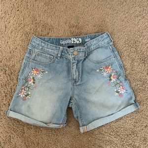 Gap Kids Girls Midi Embroidered Shorts. Size 14